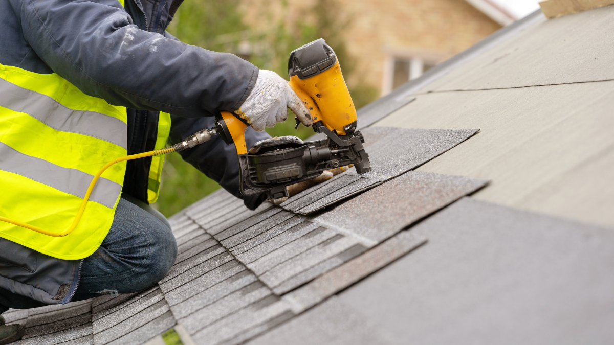 osha-fall-protection-requirements-for-ladders-roofer